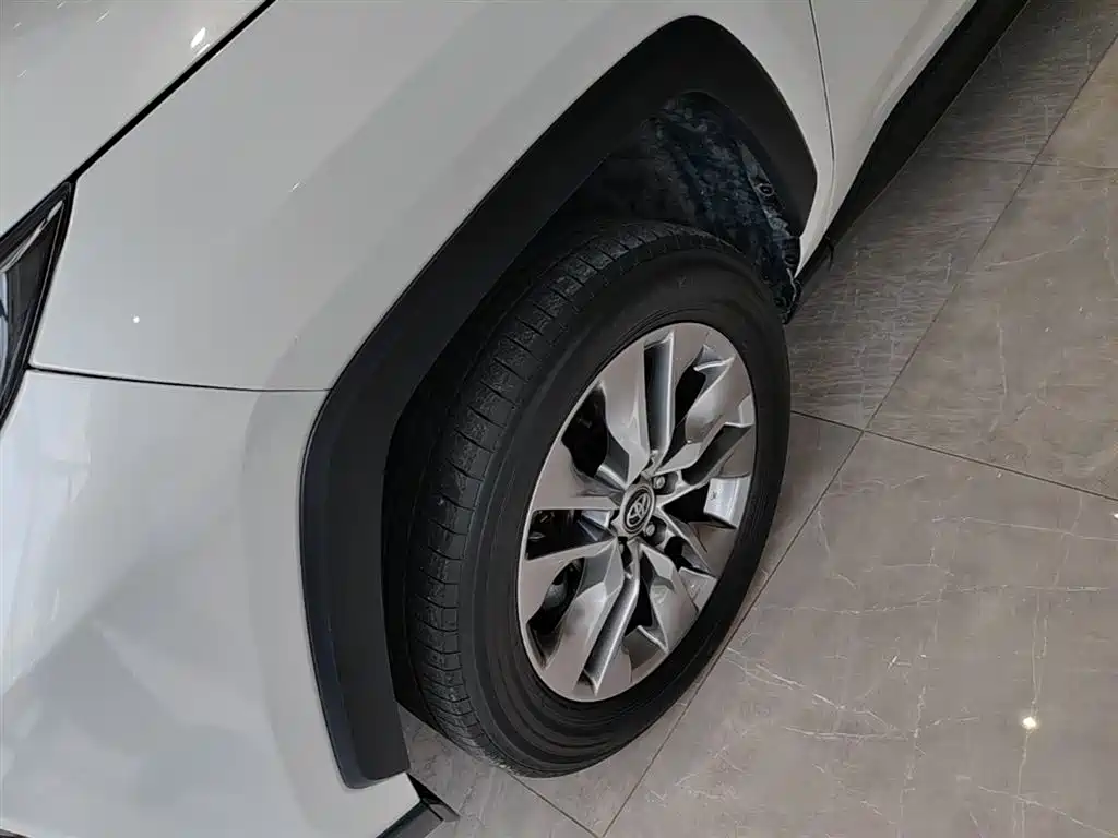 Toyota Wildlander 2023 2.0L CVT FWD LE фото 23