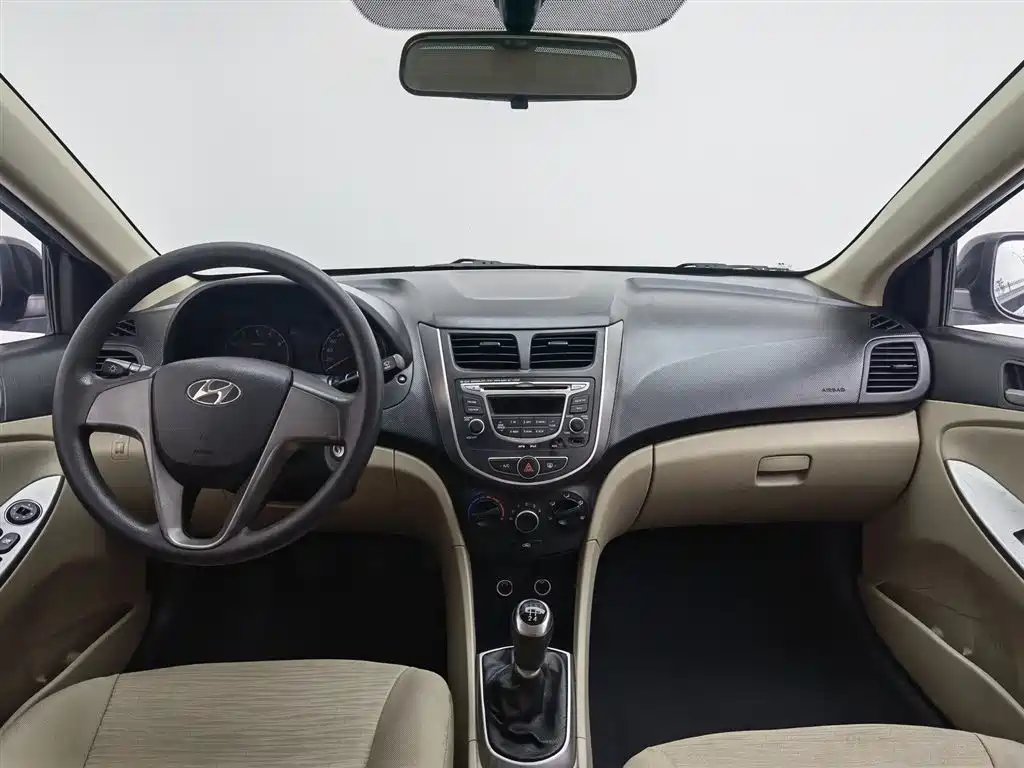 Hyundai Verna 2014 1.4L Manual Smart GLS фото 5