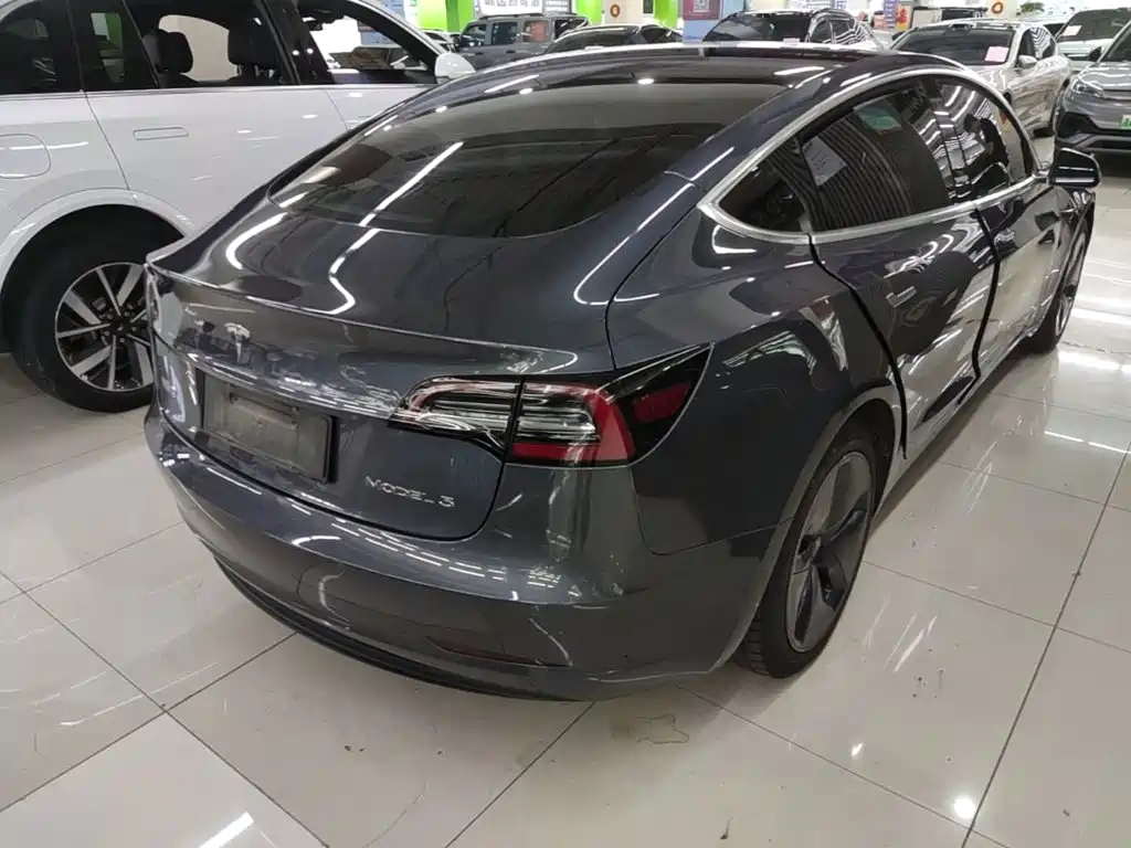 Фото 7 - Tesla Model 3
