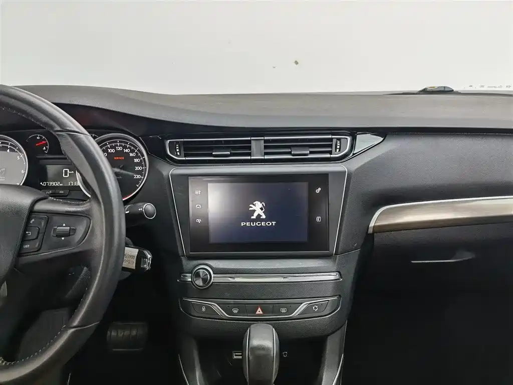 Peugeot 408 2016 1.6T Automatic Luxury Edition фото 12