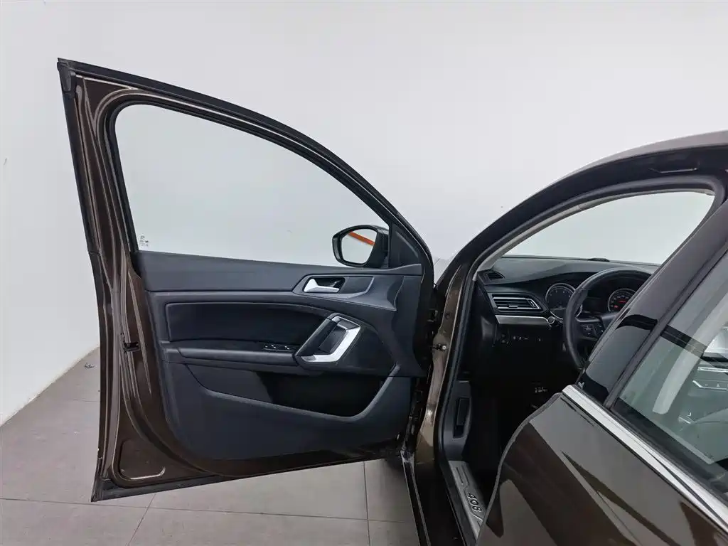 Peugeot 408 2016 1.6T Automatic Luxury Edition фото 8