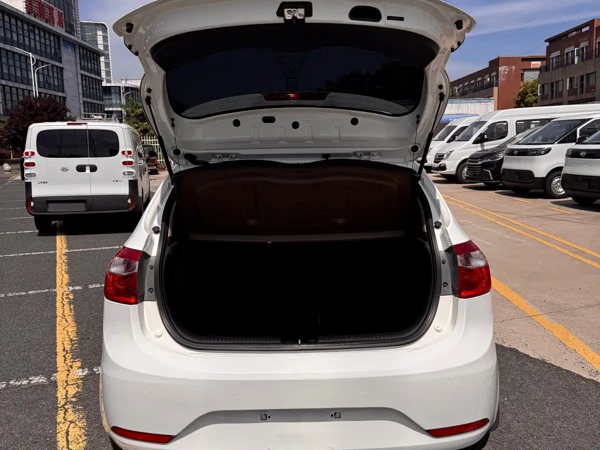 Kia K2 2012 Hatchback 1.6L AT Premium фото 12