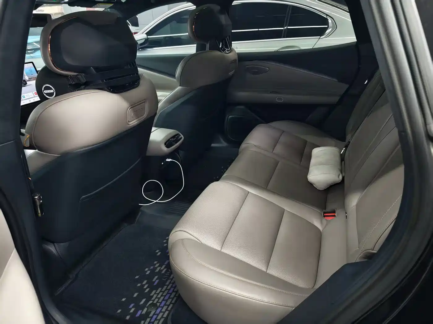 2025 Lynk & Co Z10