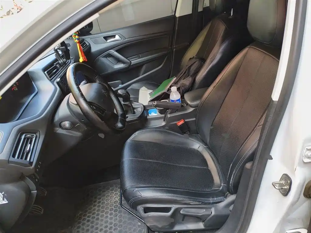 Peugeot 308 2018 1.6L Manual Fashion Edition фото 12
