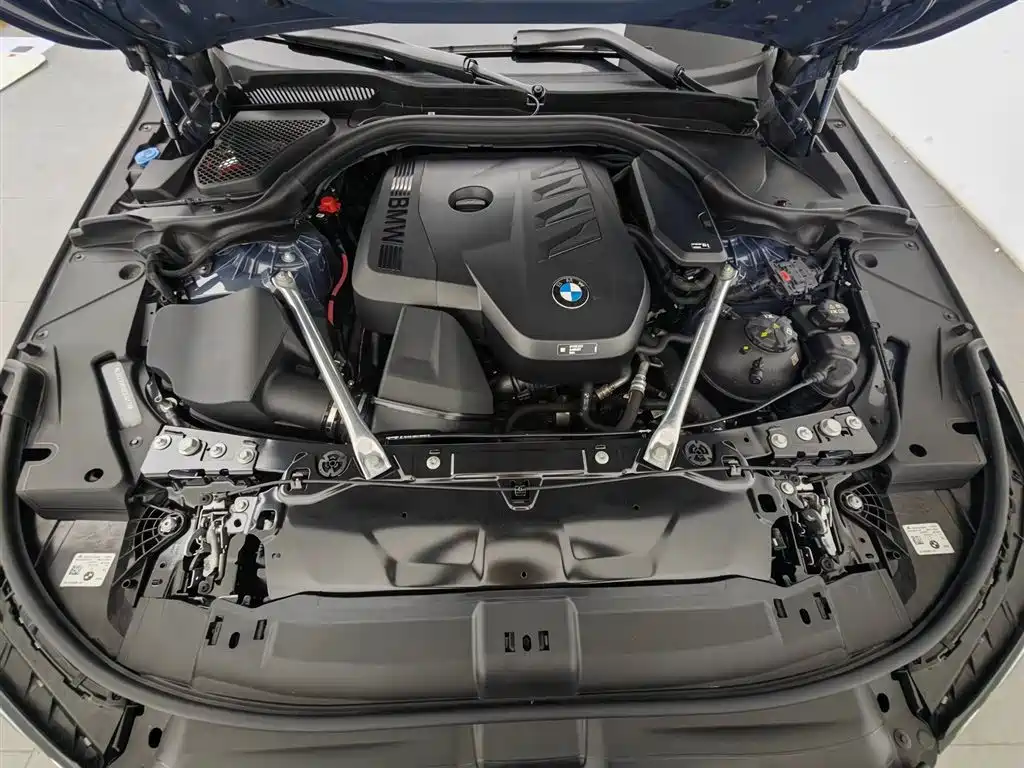 BMW 5 Series 2024 530Li Premium Luxury Package фото 6