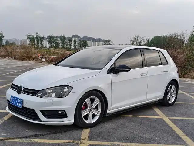 VOLKSWAGEN GOLF