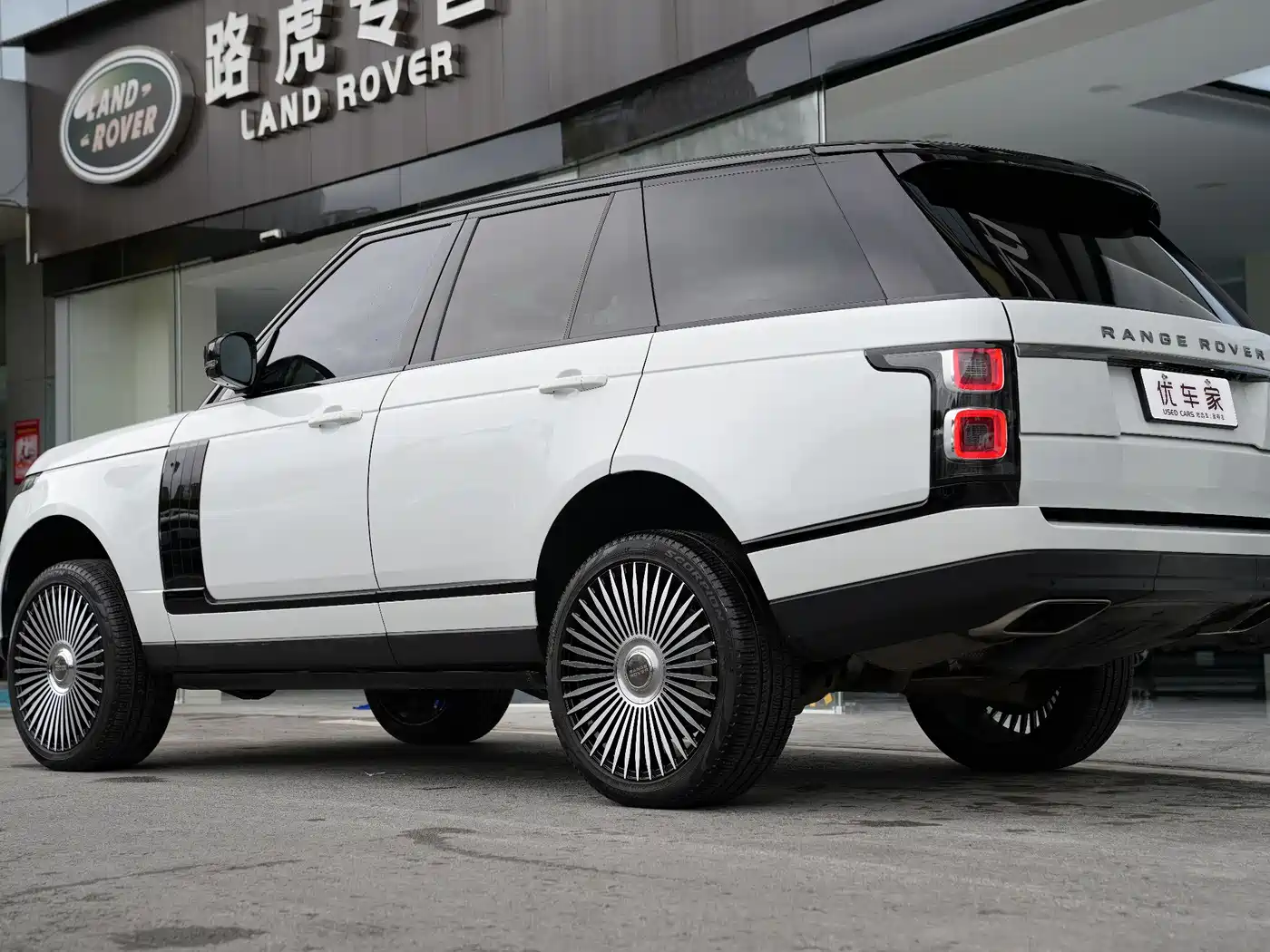Land Rover Range Rover 2018 3.0 SC V6 Vogue Heritage Edition фото 4