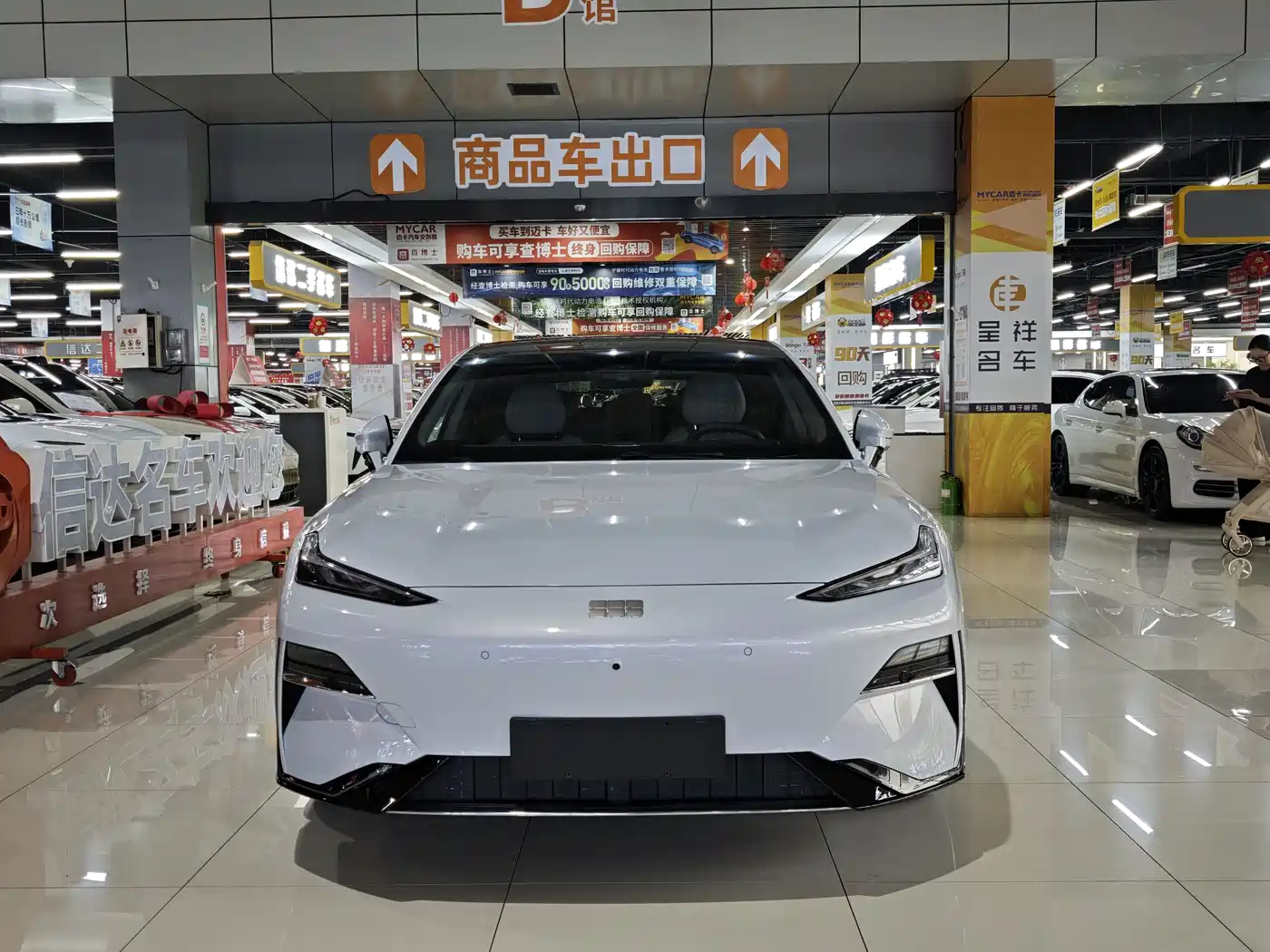 Geely Galaxy Galaxy E8 2025 700km Long Voyage Smart Drive Edition фото 2