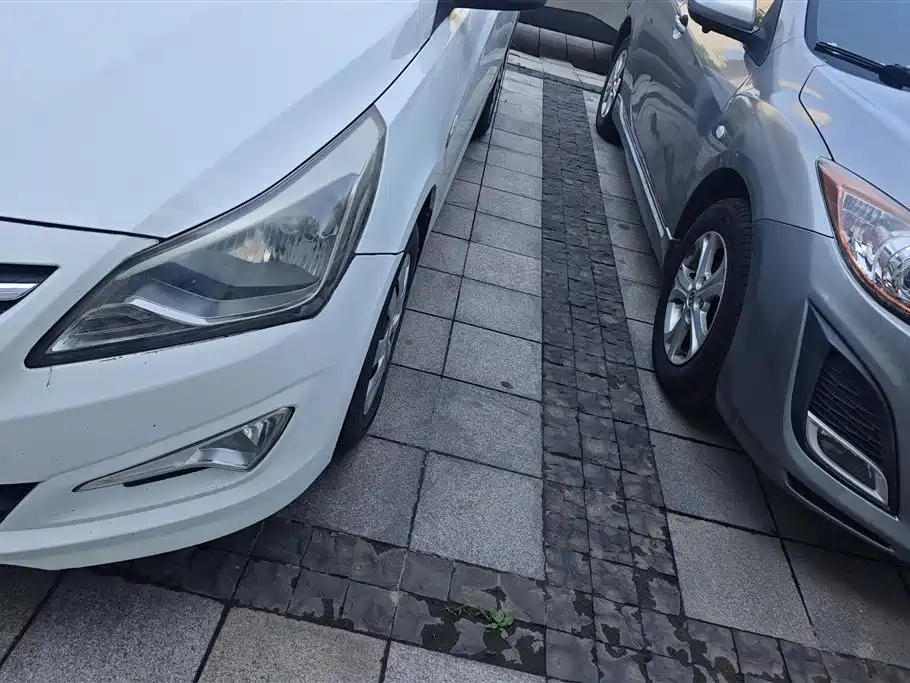 Hyundai Verna 2014 1.4L Manual Smart GLS фото 5