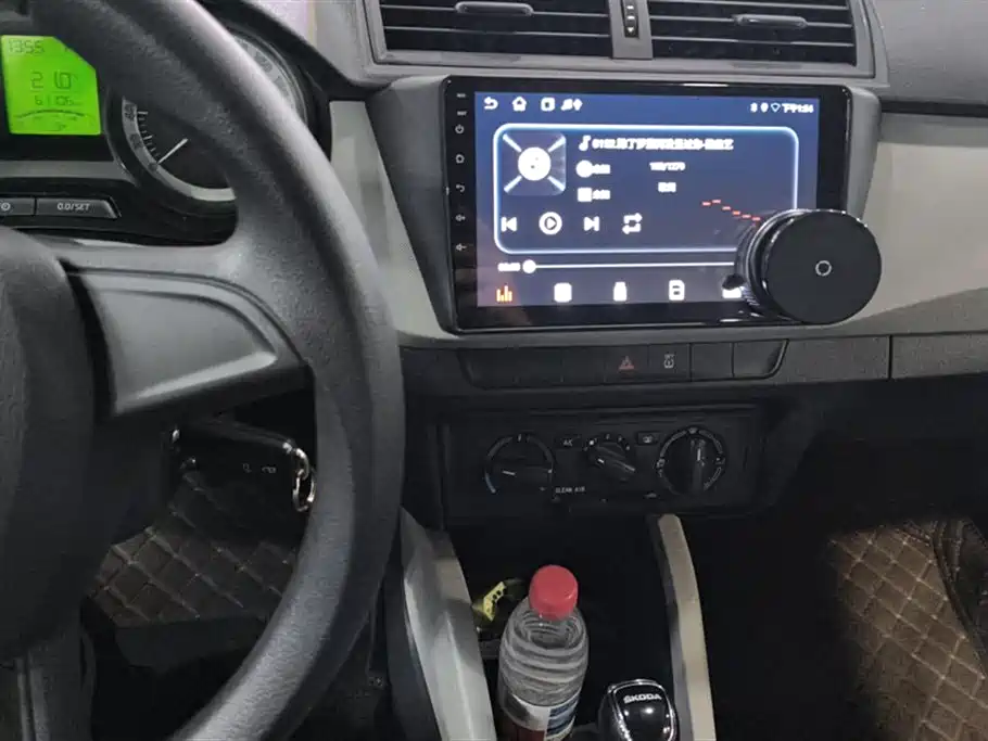 Škoda Fabia 2016 1.4L Automatic Car Enjoy Edition фото 13