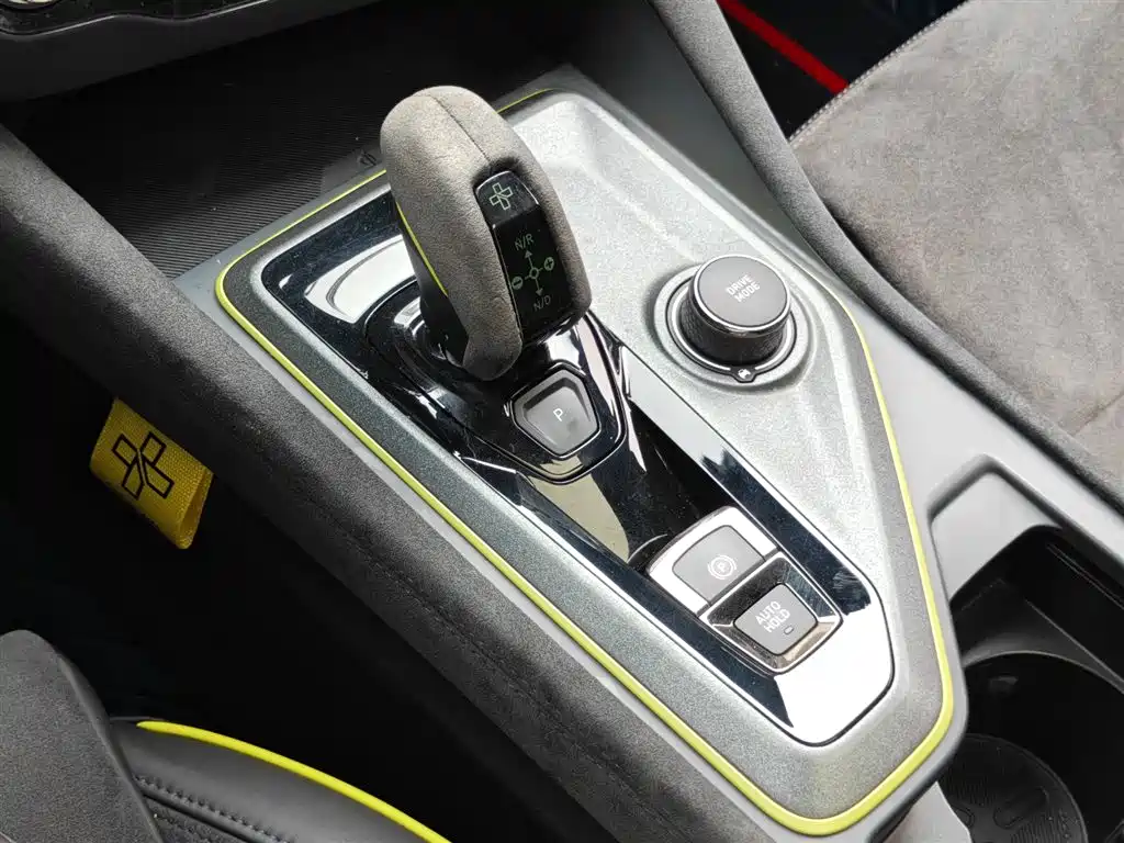 Lynk & Co 03 2021 03+ 2.0TD Auto Performance Package Edition фото 8
