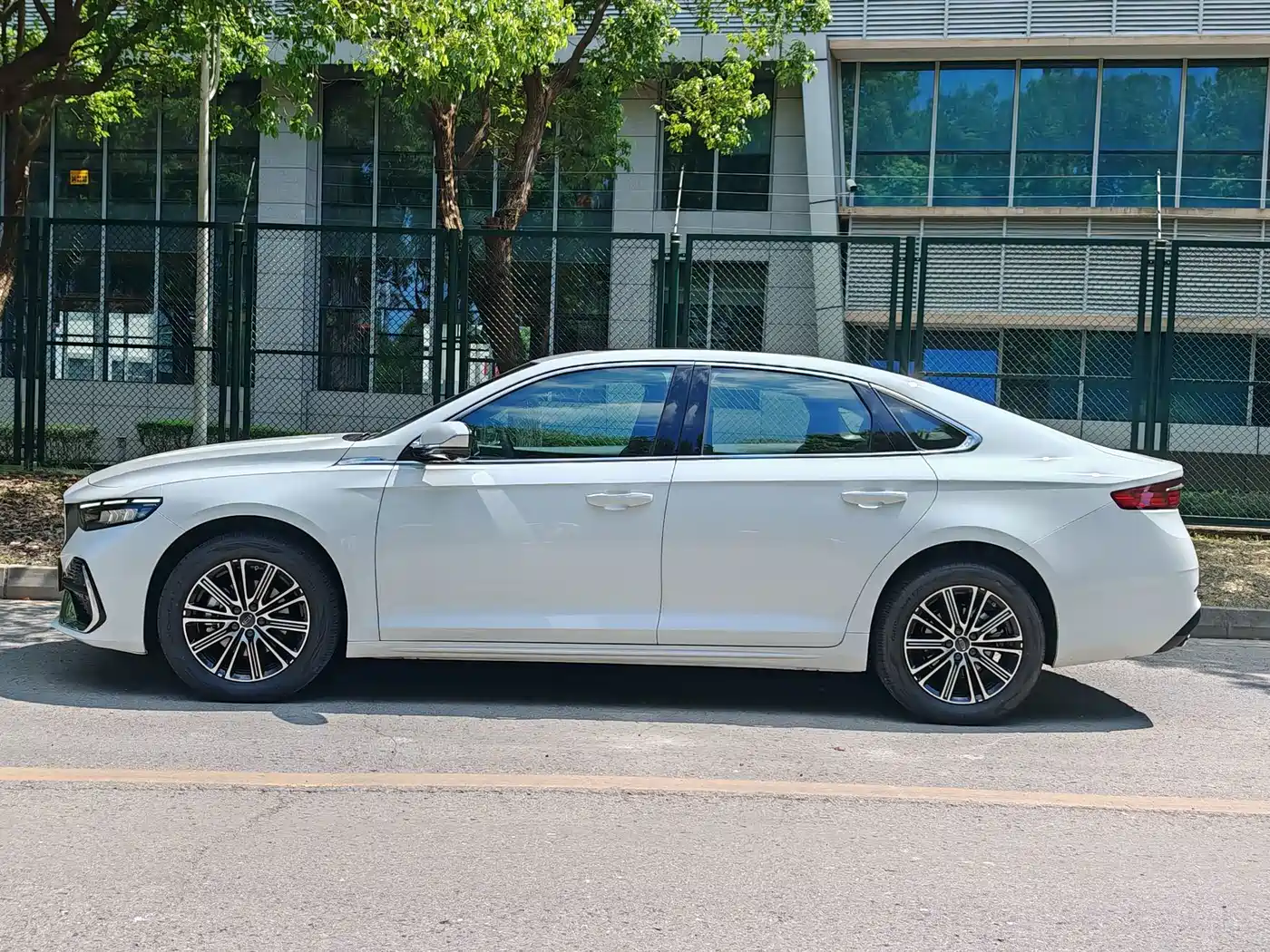 Фото 4 - Geely Xing Rui