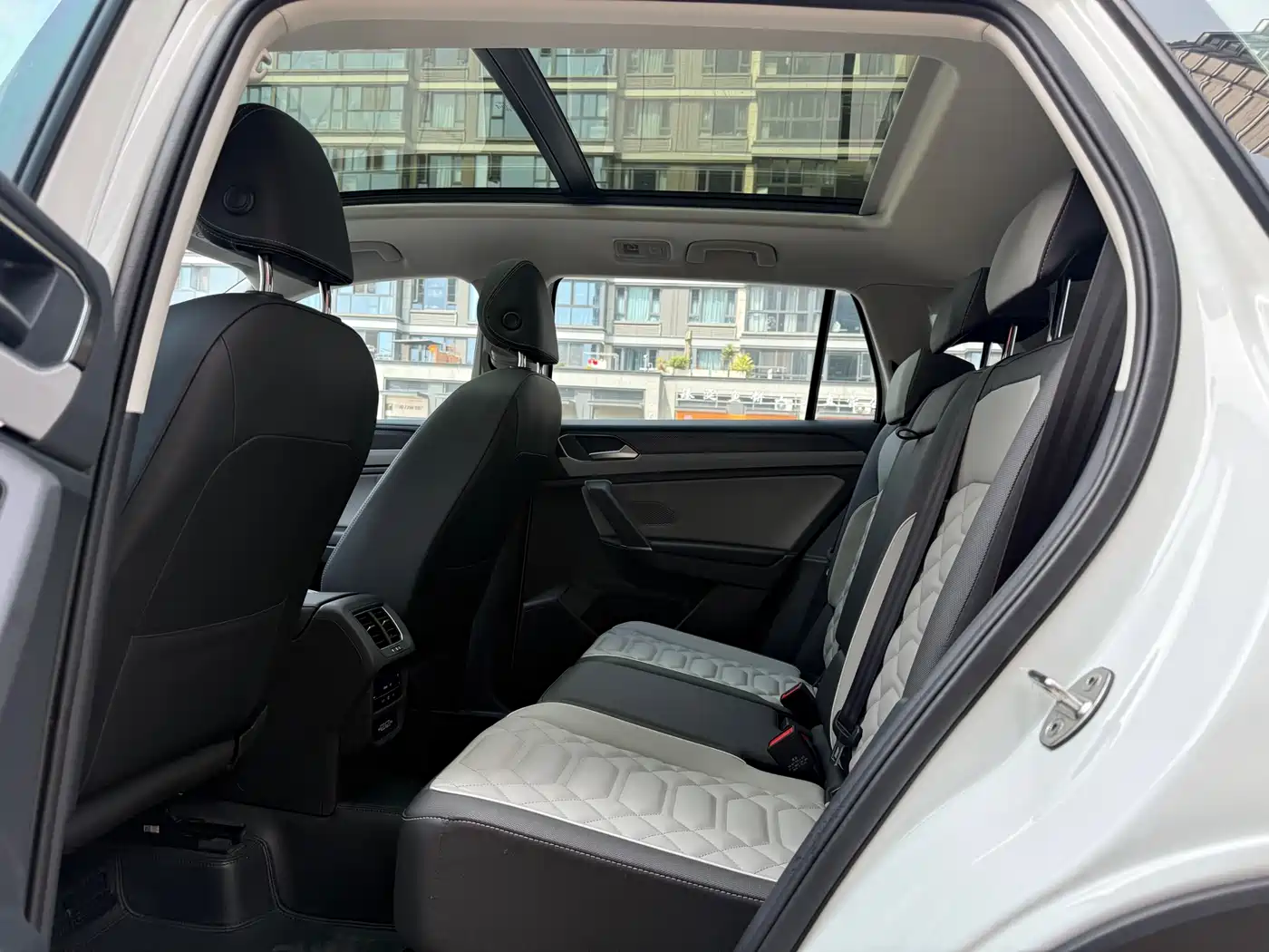 Volkswagen Tayron 2024 330TSI 2WD Luxury Plus Advanced фото 8