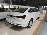 Фото 7 - Roewe i5