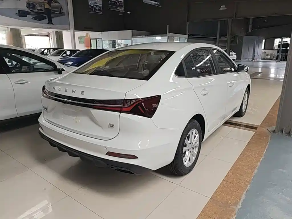 Фото 7 - Roewe i5