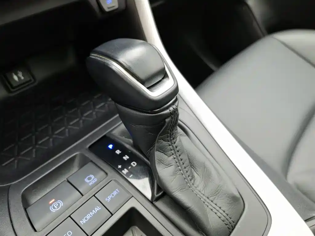 Toyota Wildlander 2021 2.0L CVT 2WD Luxury Edition фото 13