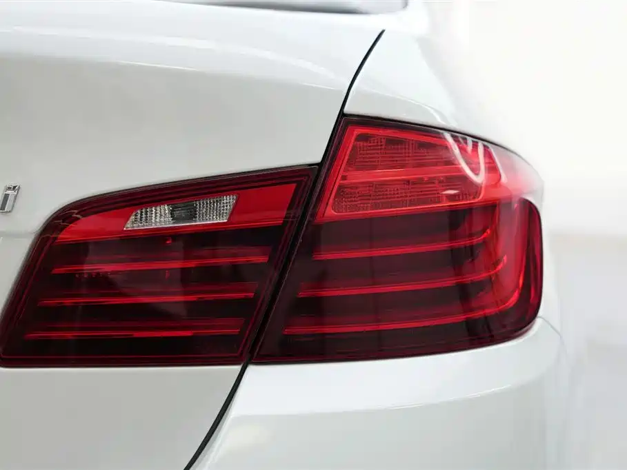 BMW 5 Series 2014 525Li Leading фото 15