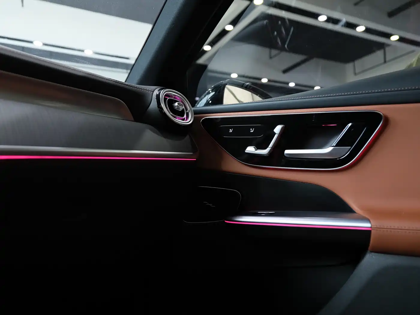 Mercedes-Benz GLC 2023 GLC 260 L 4MATIC Luxury 5-Seater фото 13