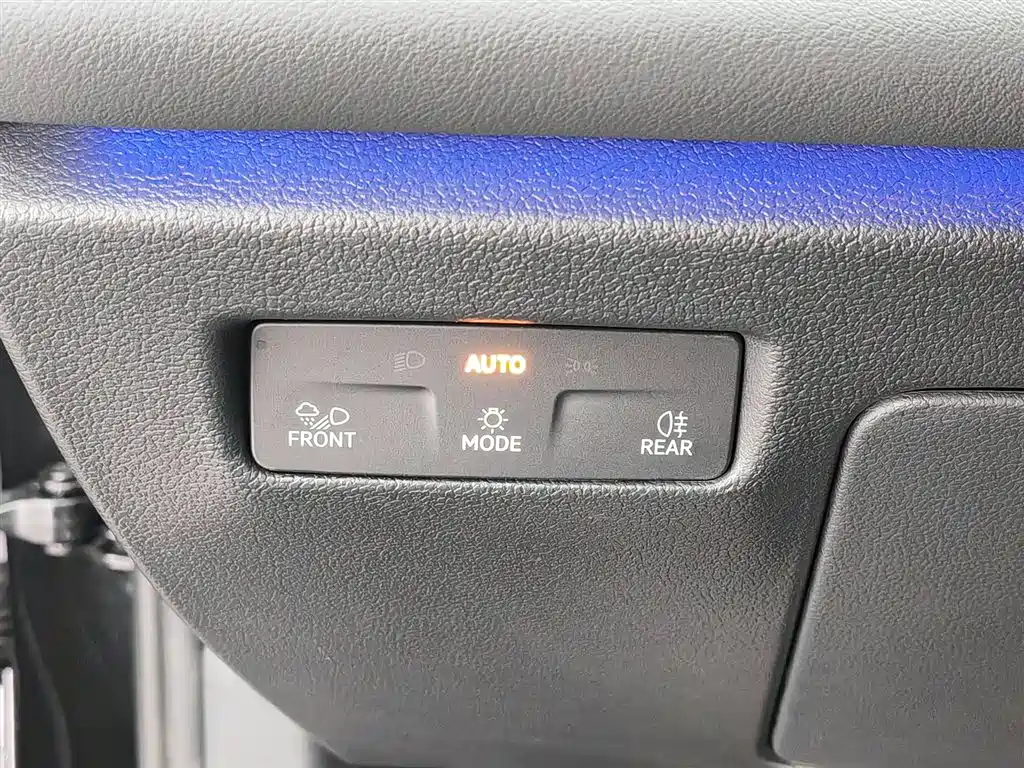 Volkswagen Magotan 2026 300TSI Premium Edition Eye-catcher фото 21