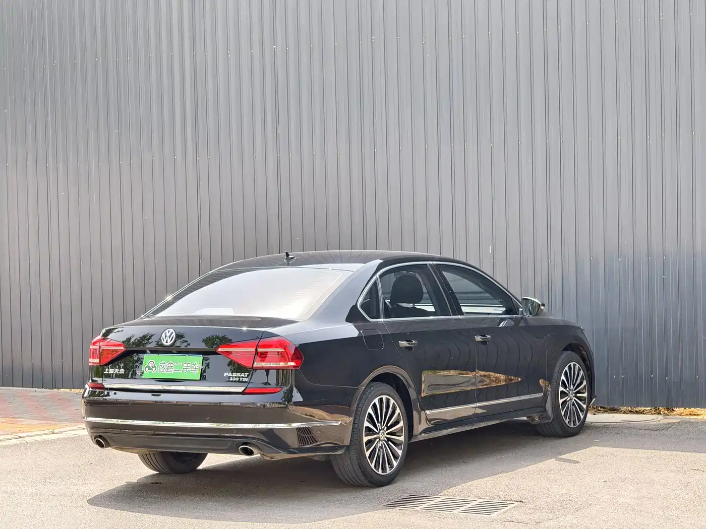 Volkswagen Passat 2016 330TSI DSG Executive Edition фото 22