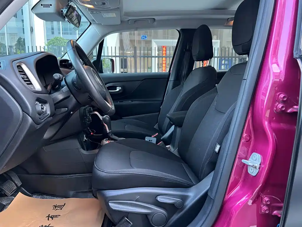 Jeep Renegade 2019 2018 Connected Large Screen Edition 180T Automatic High Energy