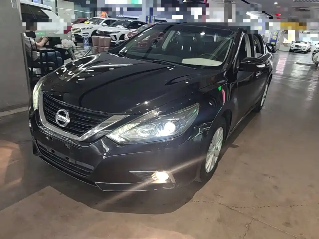 Фото 1 - Nissan Teana