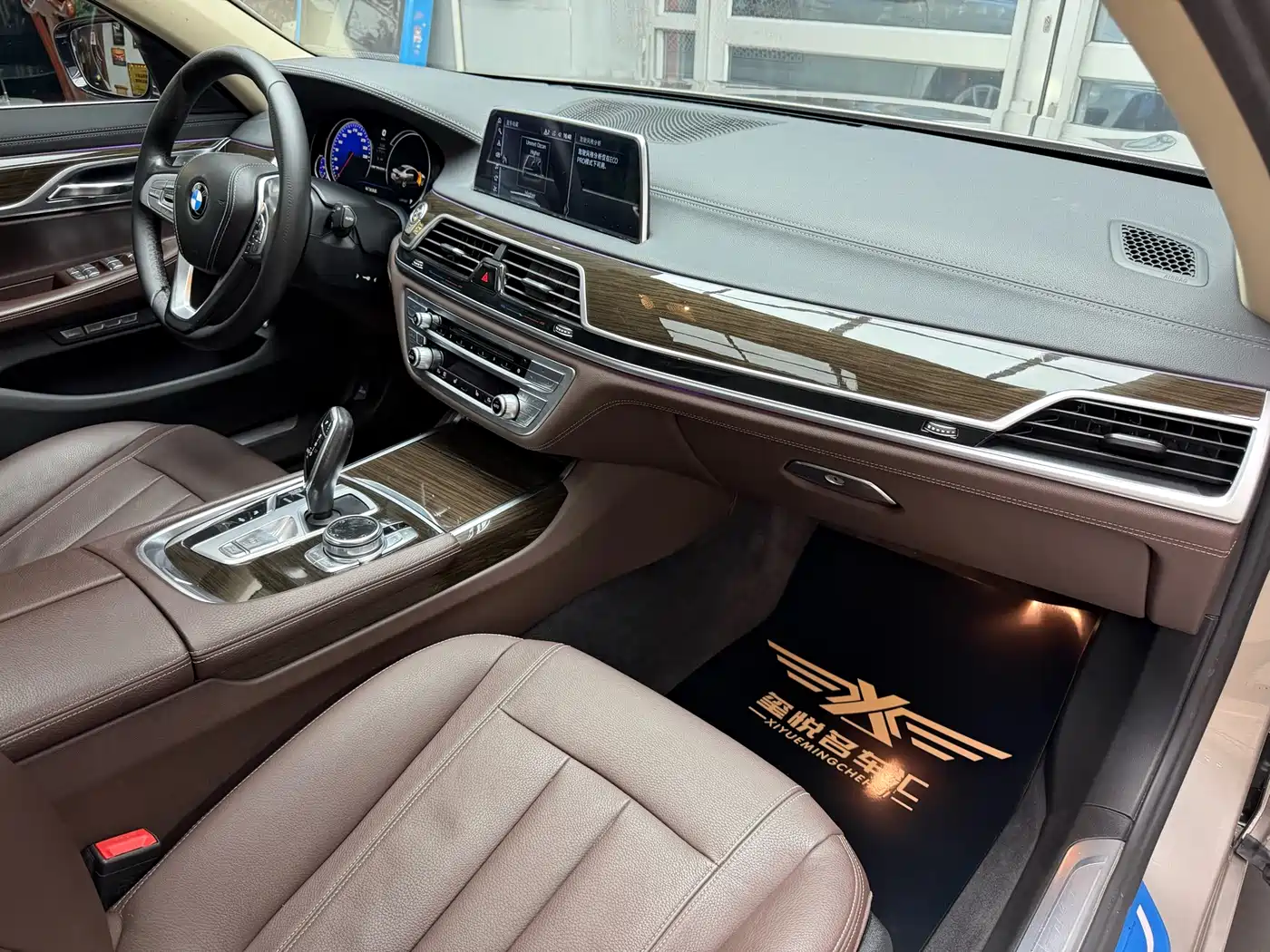 BMW 7 Series 2016 730Li Leading фото 36