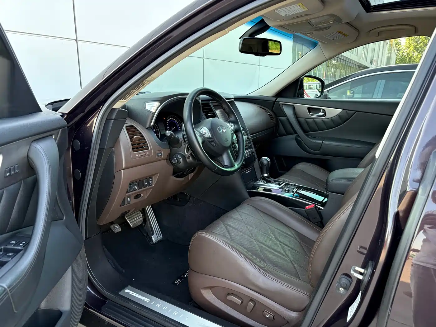 Infiniti QX70 2013 3.7L Superior фото 7