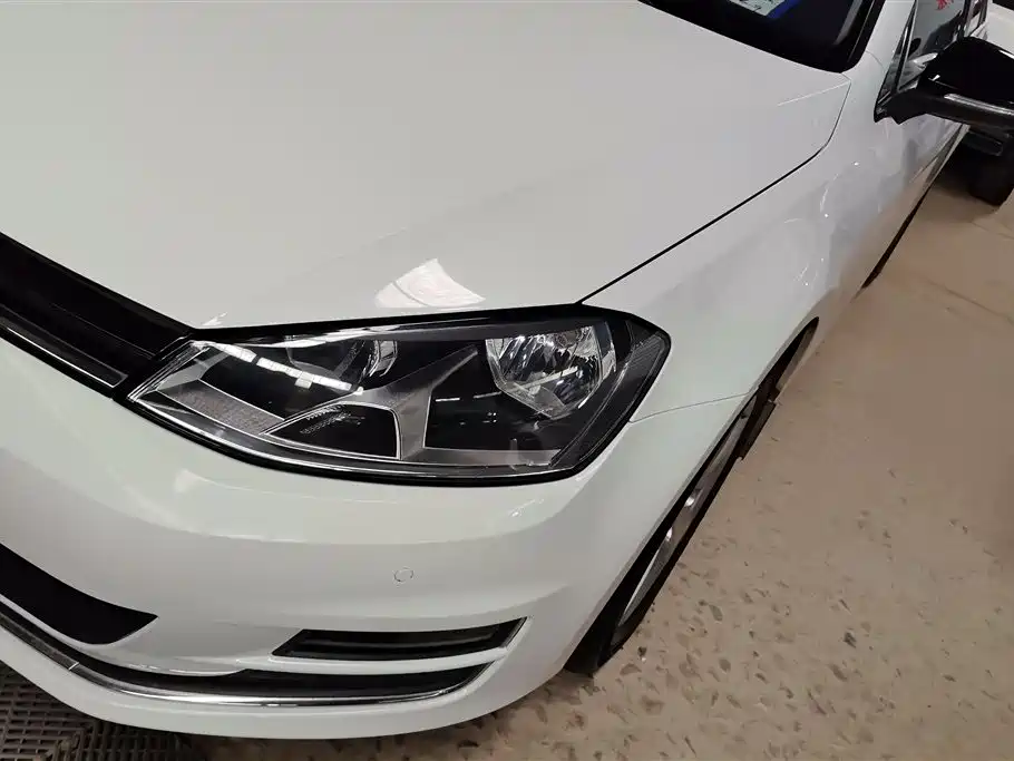 Volkswagen Golf 2017 1.6L Auto Comfort Millionth Edition фото 5