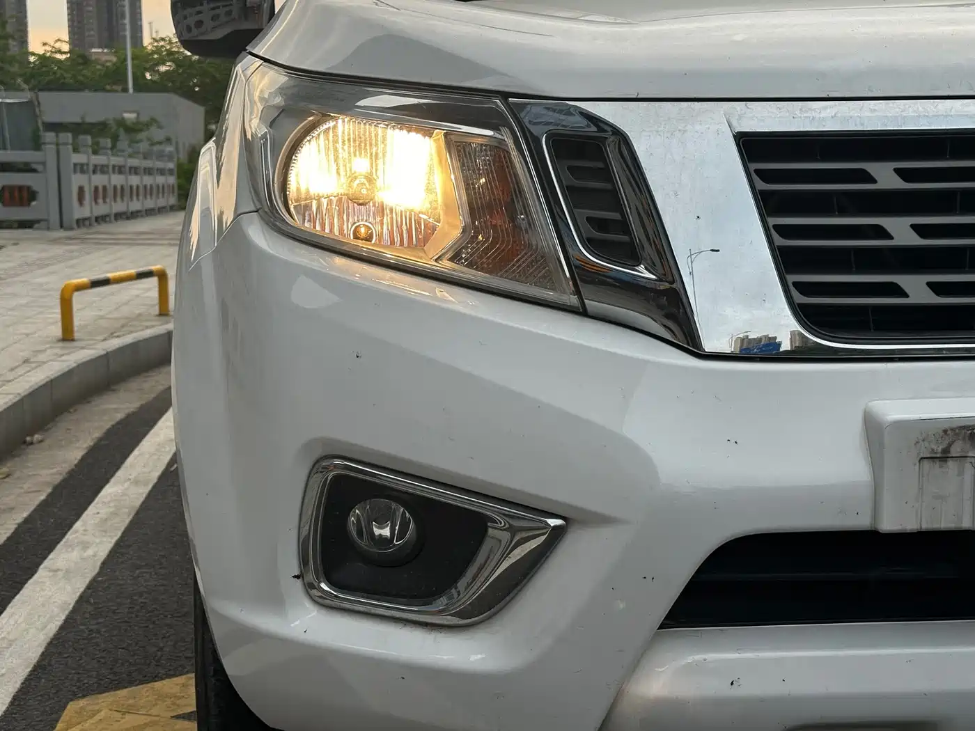 Nissan Navara 2018 2017 Model 2.5L Automatic 2WD Luxury QR25