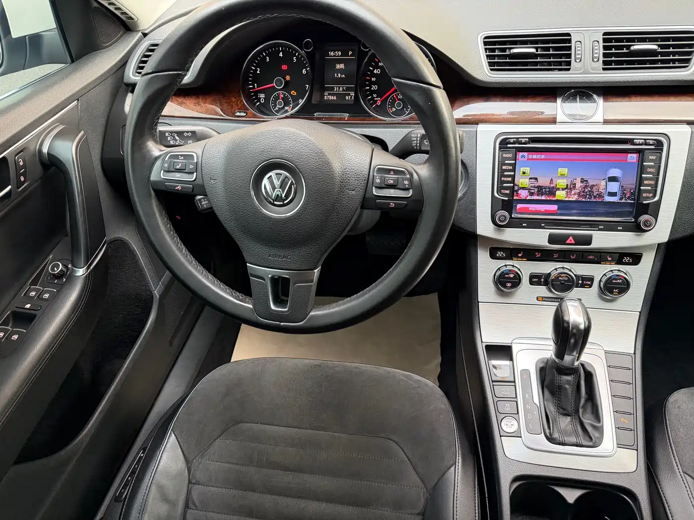 Volkswagen Magotan (Import) 2012 Wagon 2.0TSI Comfort фото 12