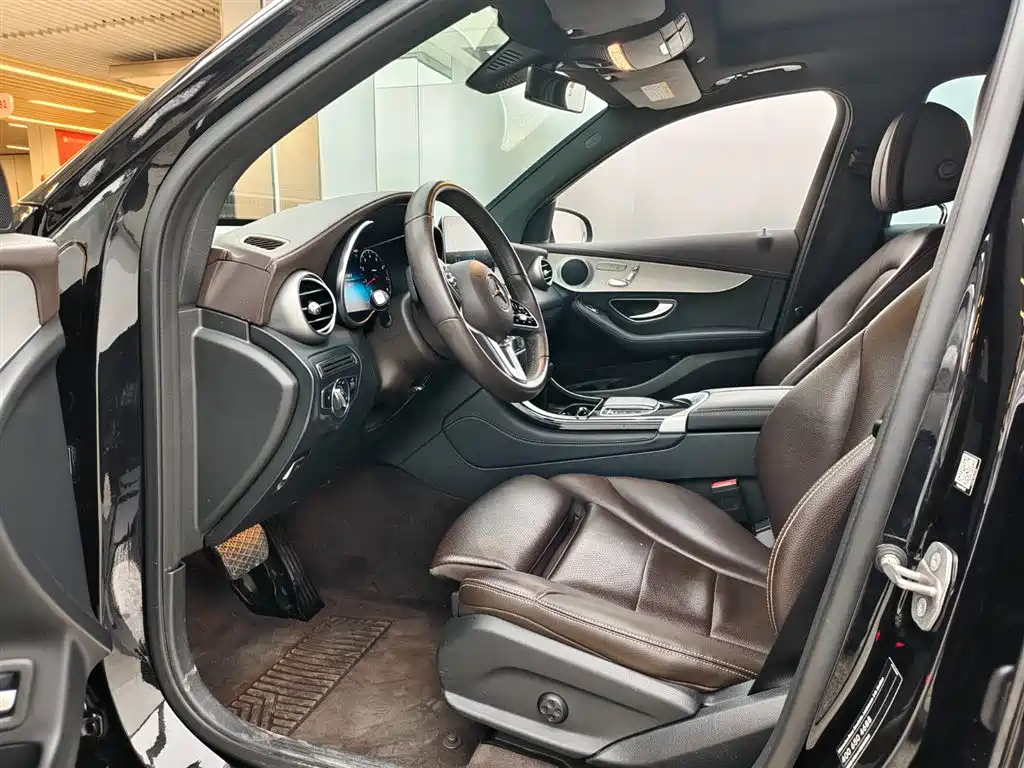 Mercedes-Benz GLC 2021 GLC 260 L 4MATIC Sporty фото 6