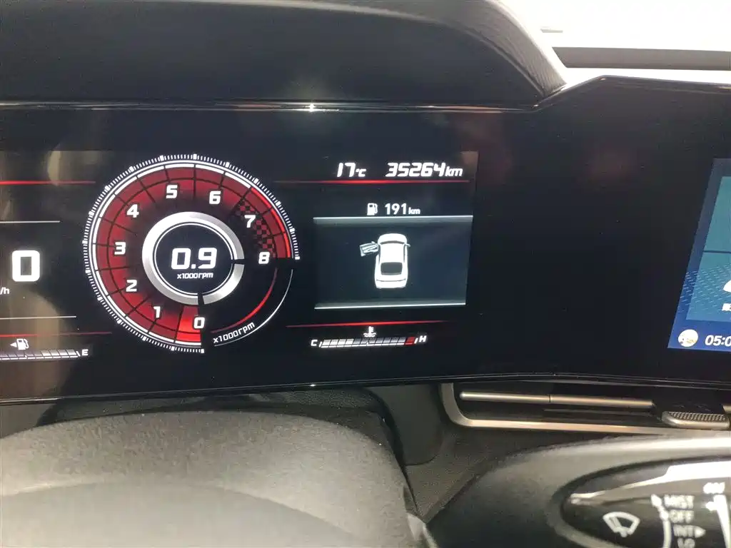 Hyundai Elantra 2021 1.5L CVT LUX Premium Edition фото 5