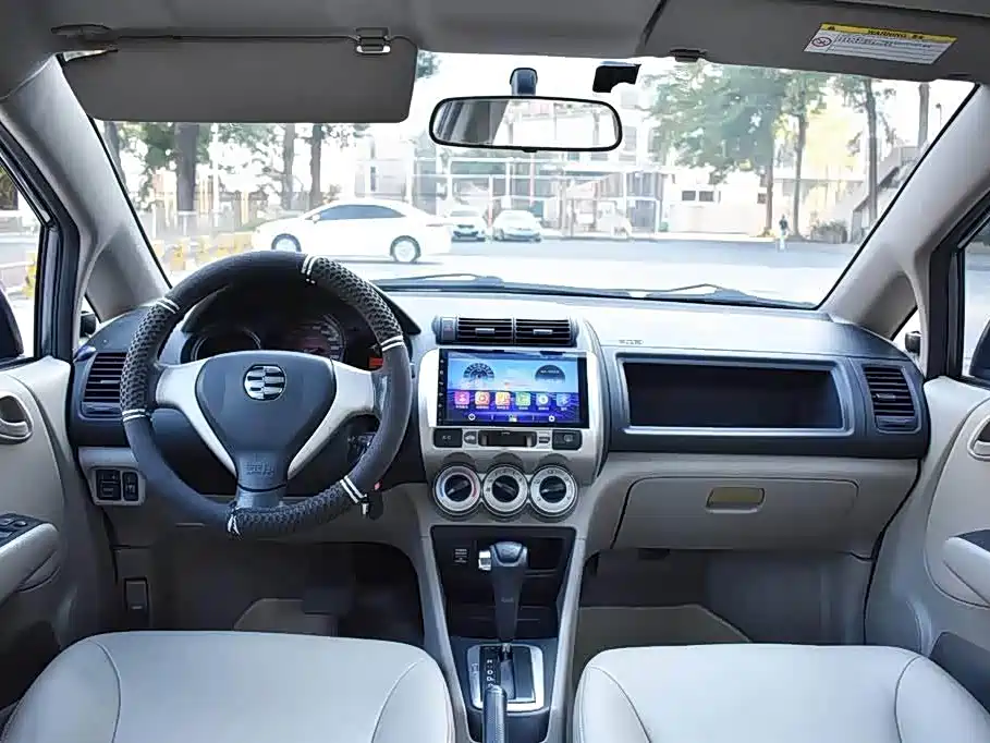 Everus S1 2012 2012 1.3L Automatic Comfort