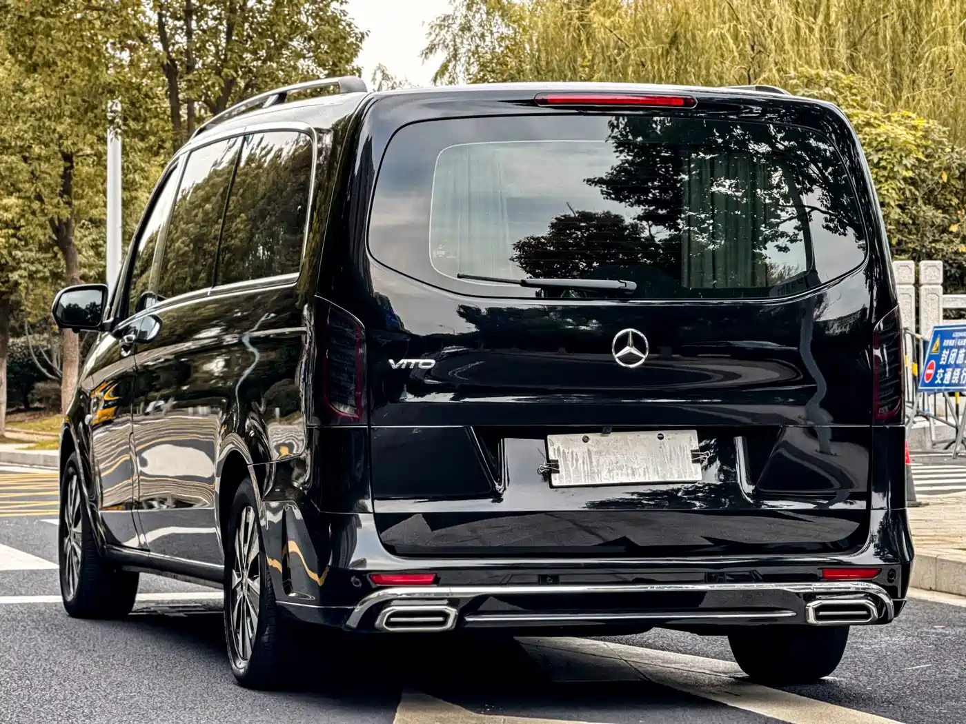 Mercedes-Benz Vito 2023 2.0T Elite 7-Seater фото 26