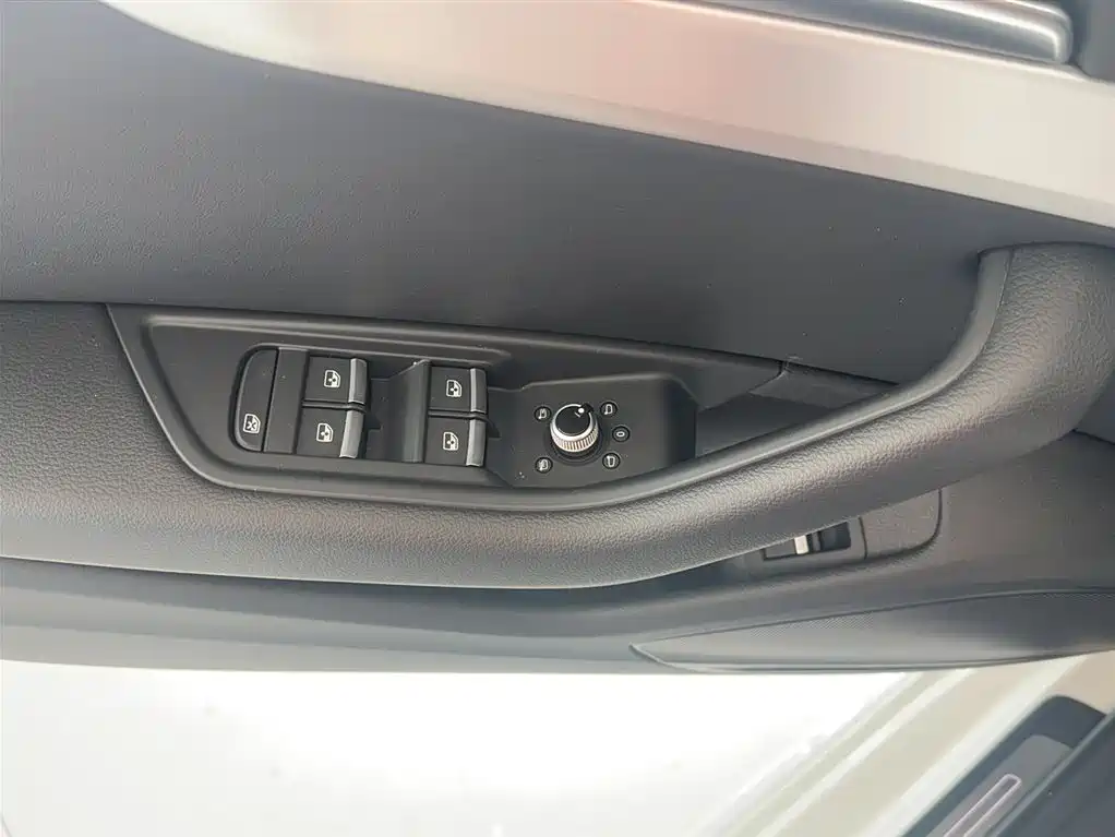 Audi A4L 2020 40 TFSI Luxury Dynamic фото 4
