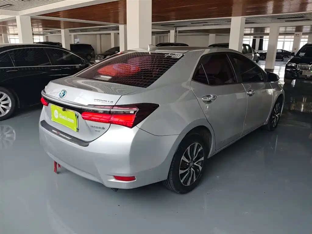 Toyota Corolla 2017 Facelift Hybrid 1.8L E-CVT Leading Edition фото 7