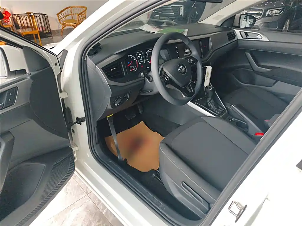 Volkswagen Polo 2019 Plus 1.5L Automatic Panorama Enjoyment Edition фото 16
