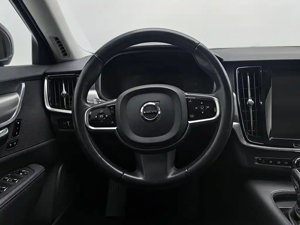 Фото 11 - Volvo S90