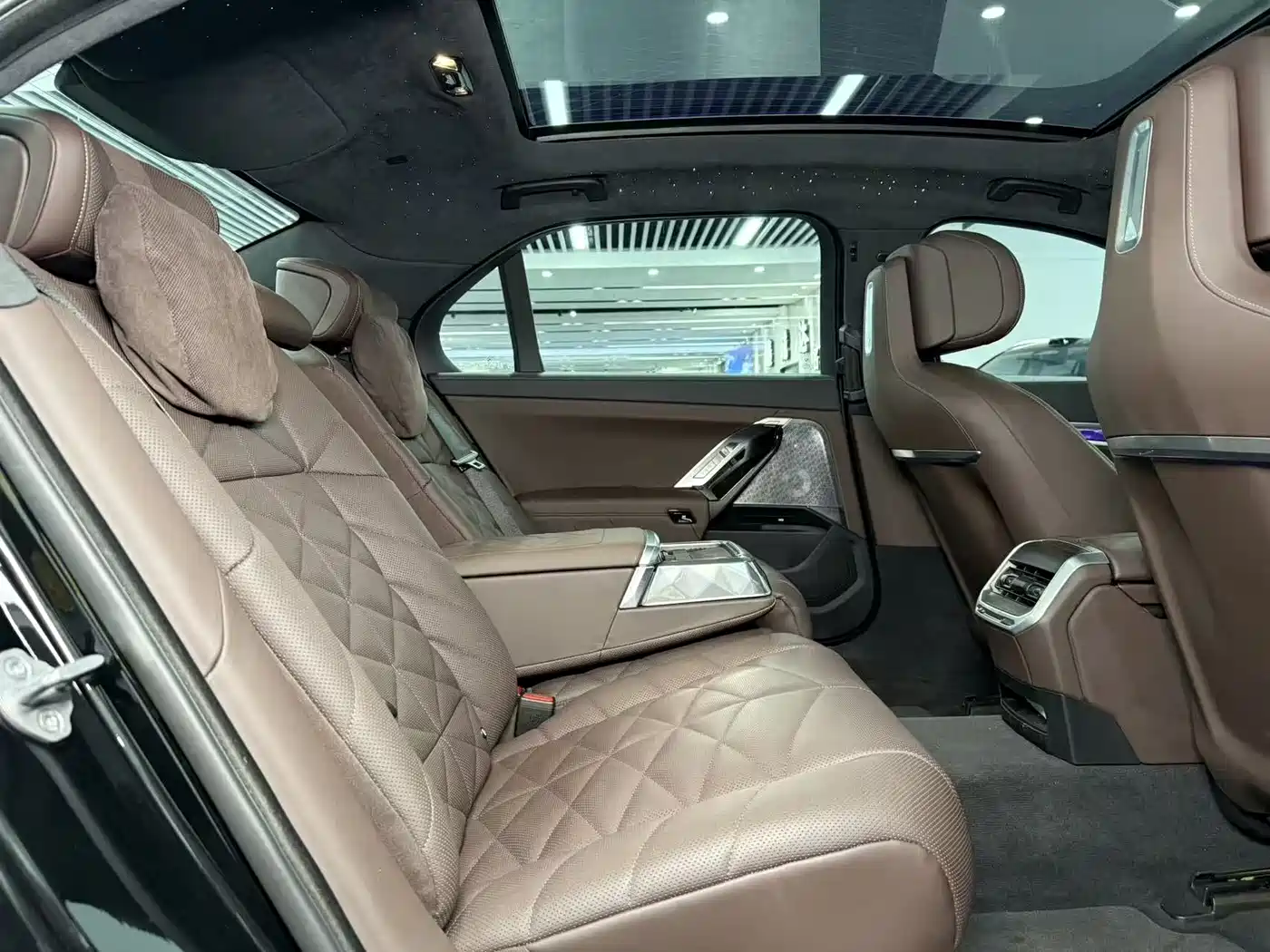 BMW 7 Series 2023 Model 735Li M Sport Package фото 13