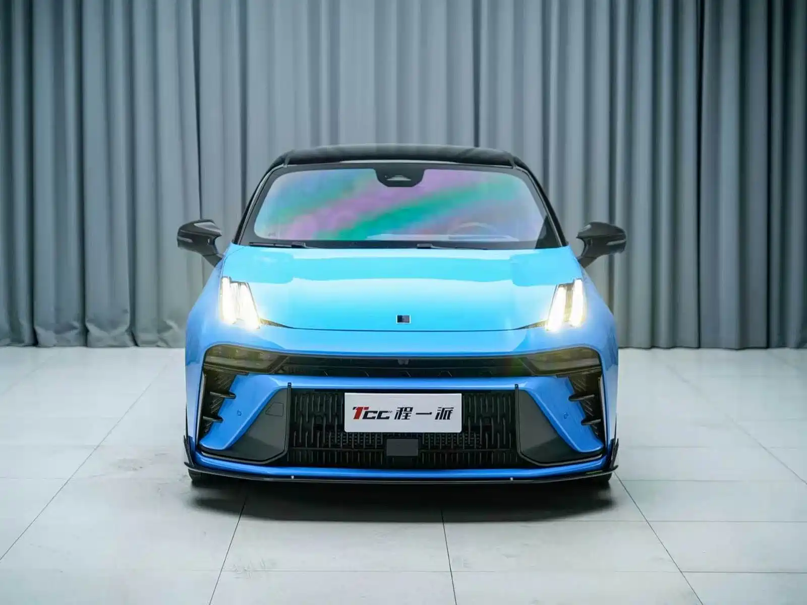 Photo 2 - Lynk & Co 03