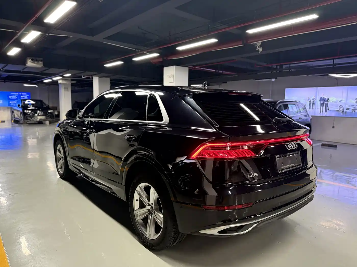 Фото 8 - Audi Q8