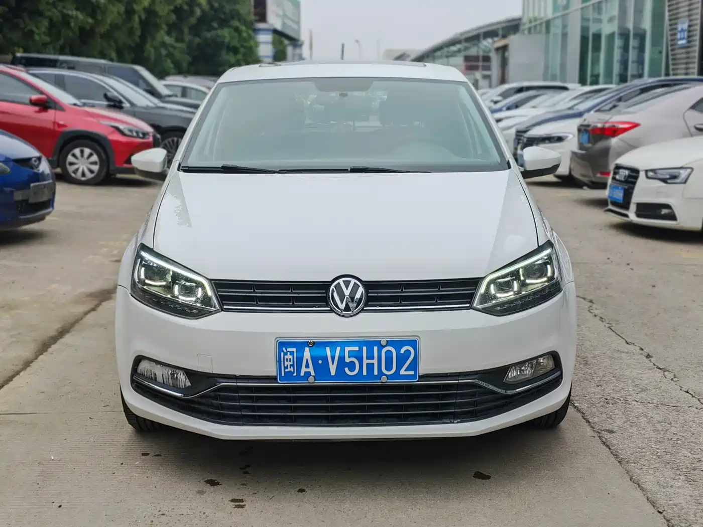 Volkswagen Polo 2016 1.6L Automatic Luxury фото 2