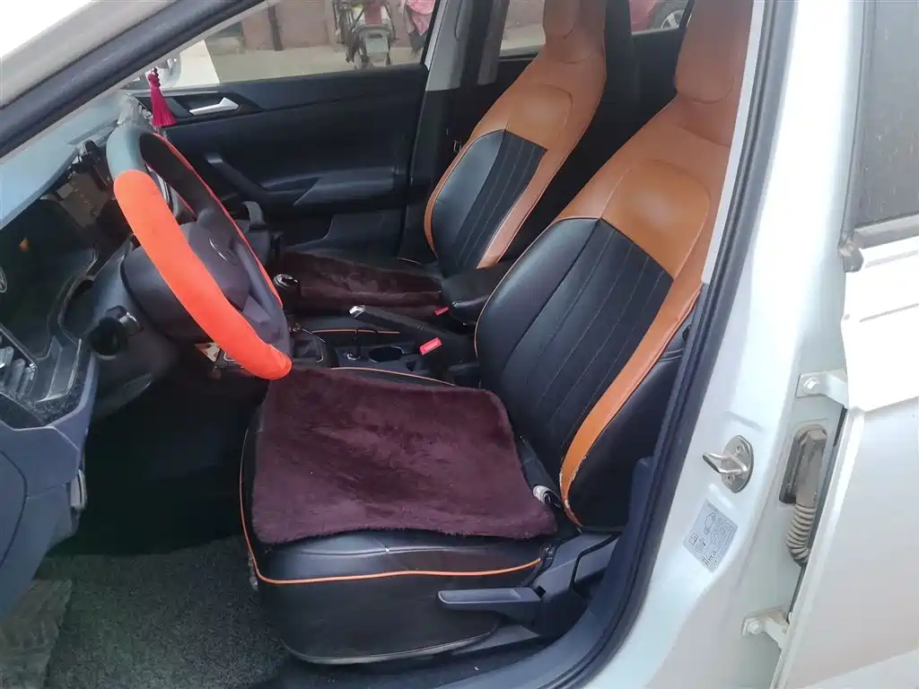 Volkswagen Lavida 2023 XRUI 1.5L Manual New Comfort Edition фото 8