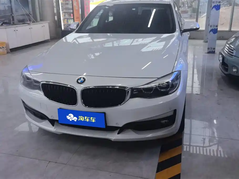 BMW 3 Series GT 2018 320i Fashion фото 2