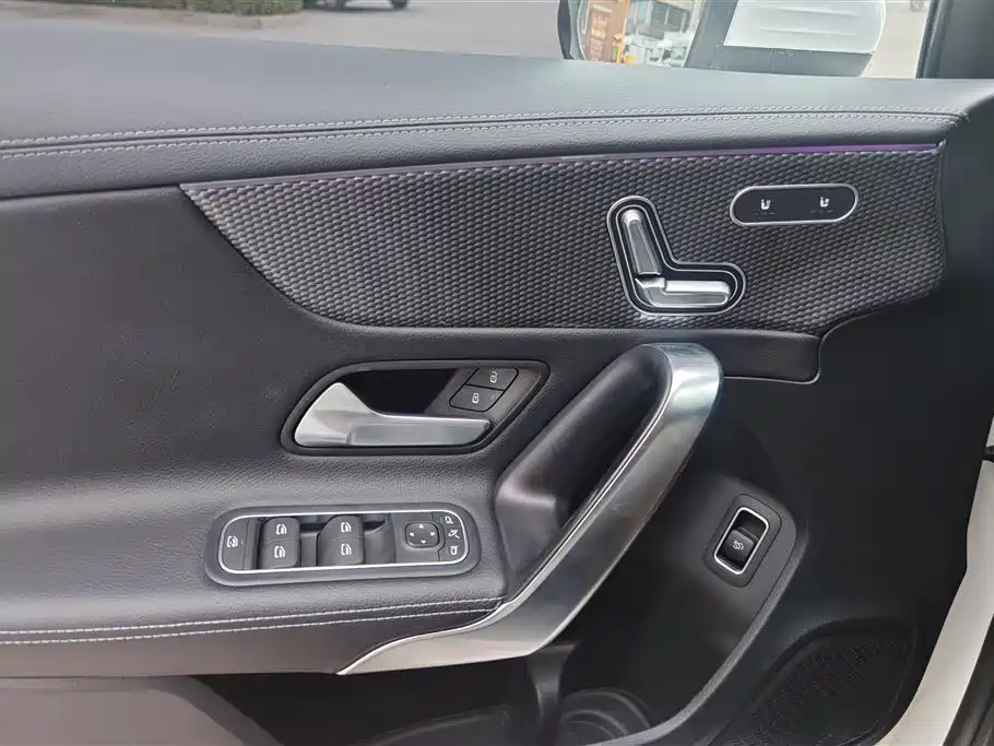 Mercedes-Benz A-Class 2022 A 200 L Sport Sedan Dynamic фото 7