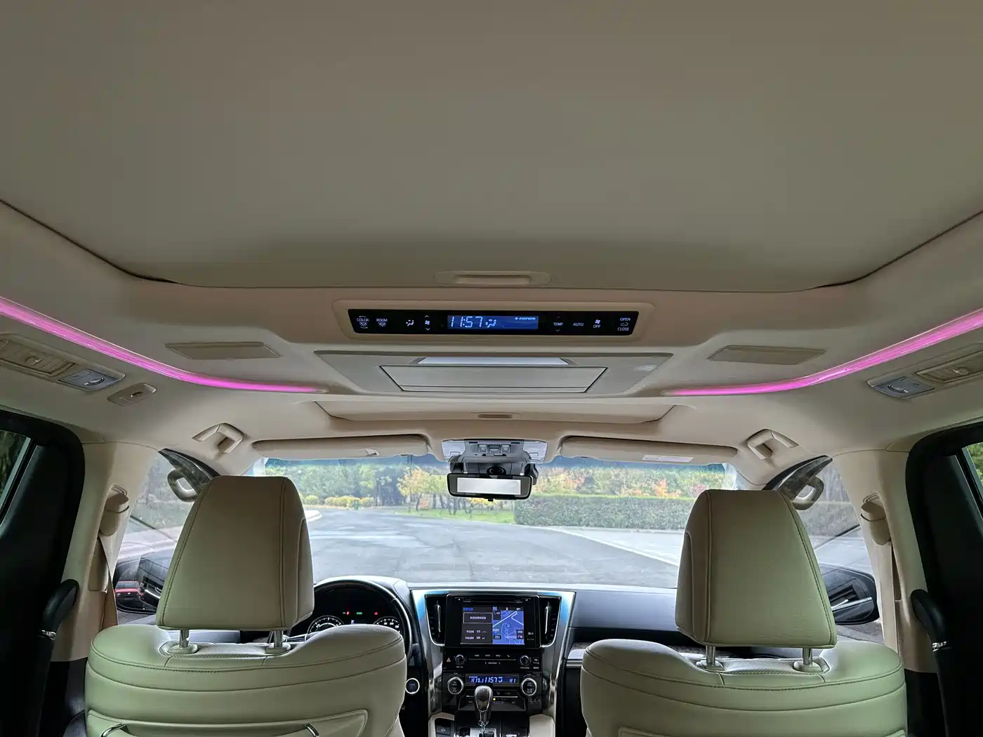 Toyota Vellfire 2019 Hybrid 2.5L HV Premium Edition фото 11