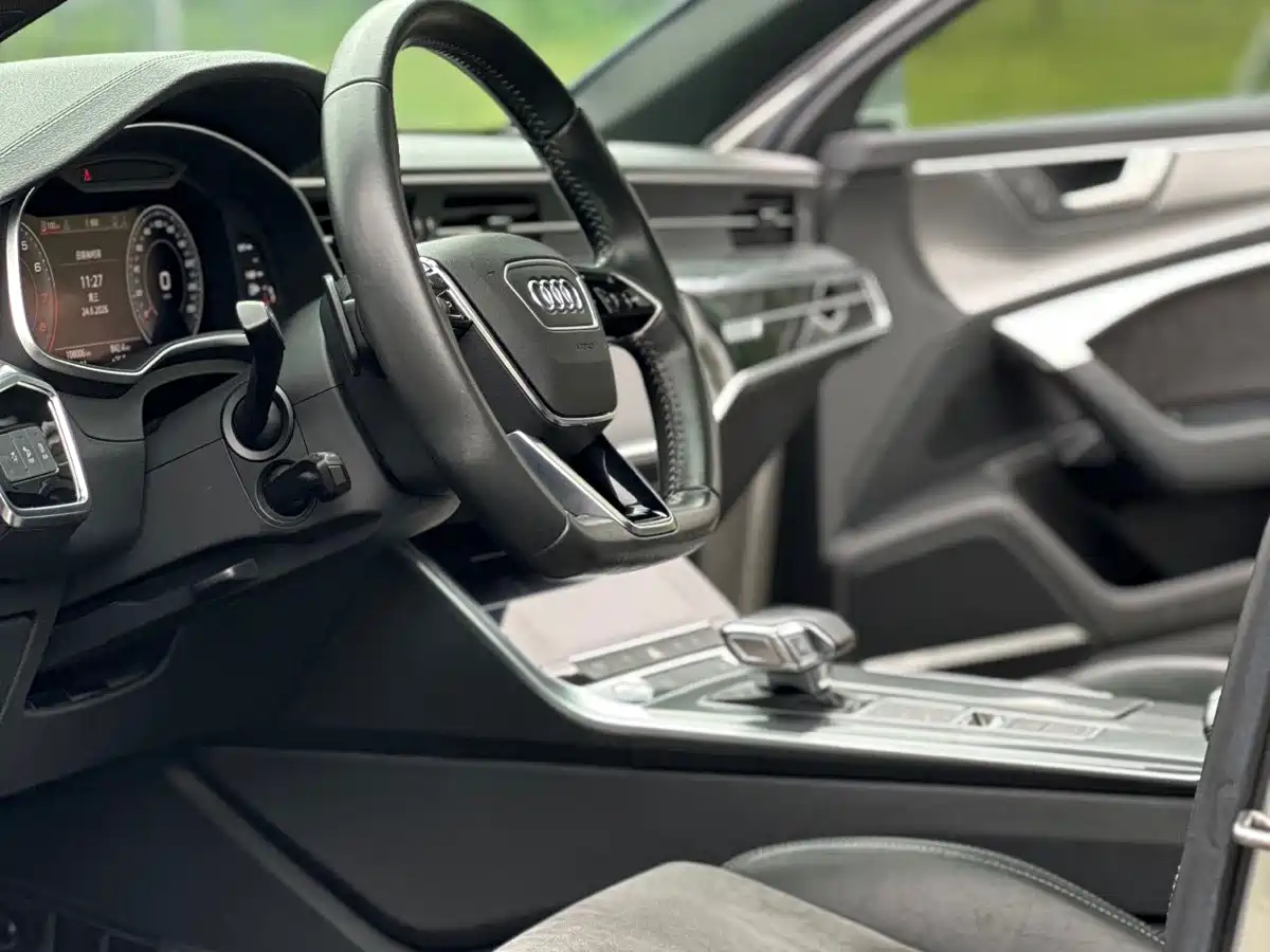 Фото 7 - Audi A6L