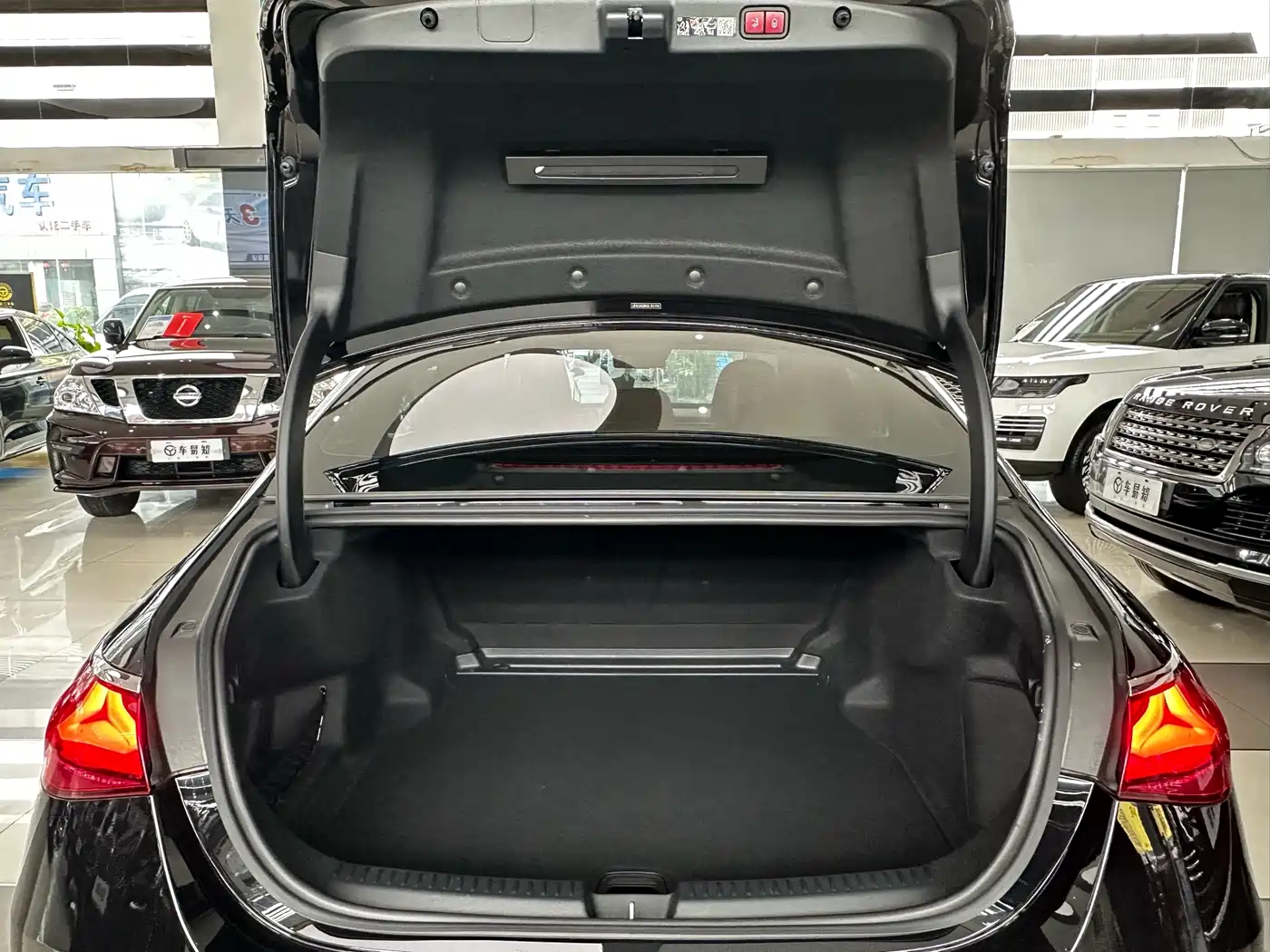 Mercedes-Benz E-Class 2025 E 300 L Luxury фото 12