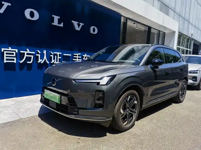  Volvo Volvo XC70 Plug-in Hybrid 2025 Standard